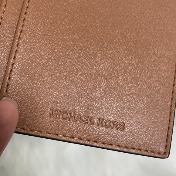 ❌SOLD❌ Authentic Michael Kors passport and credit card holder - like new - Picture 6 of 17